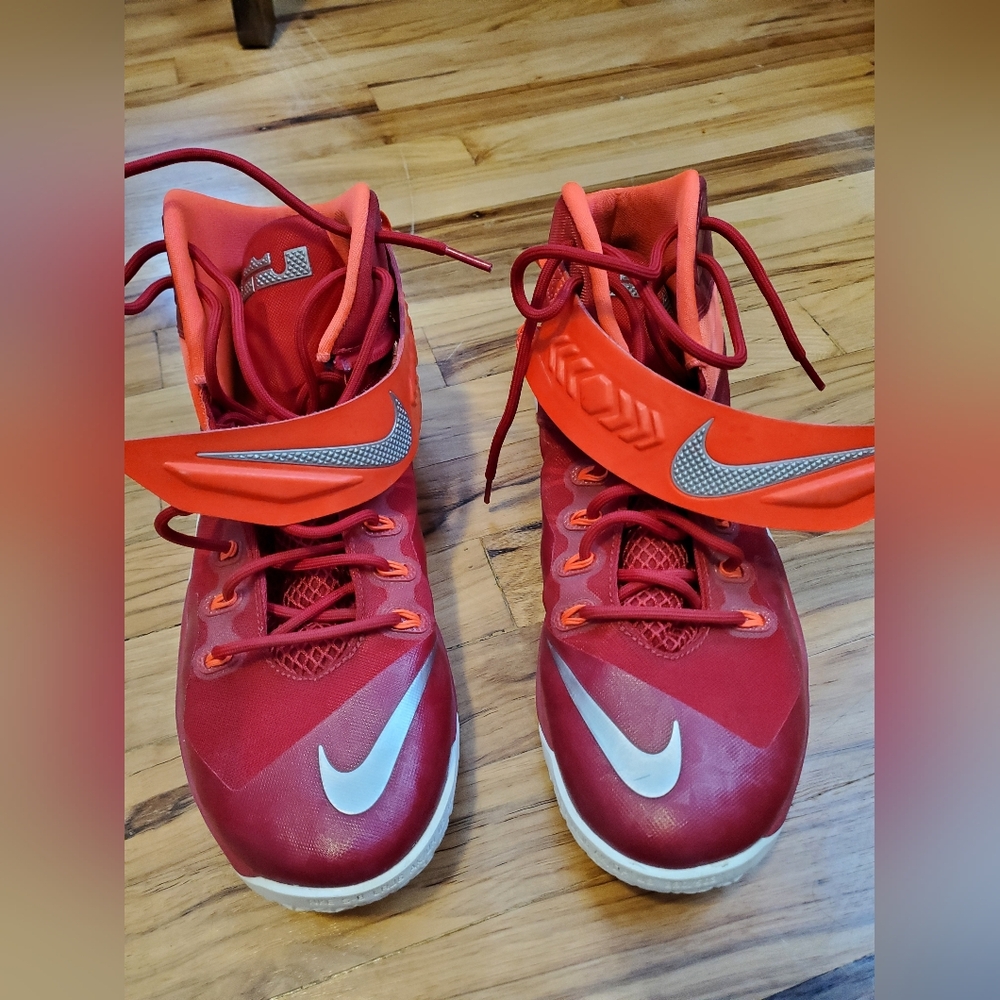 Nike LeBron Zoom Soldier 8